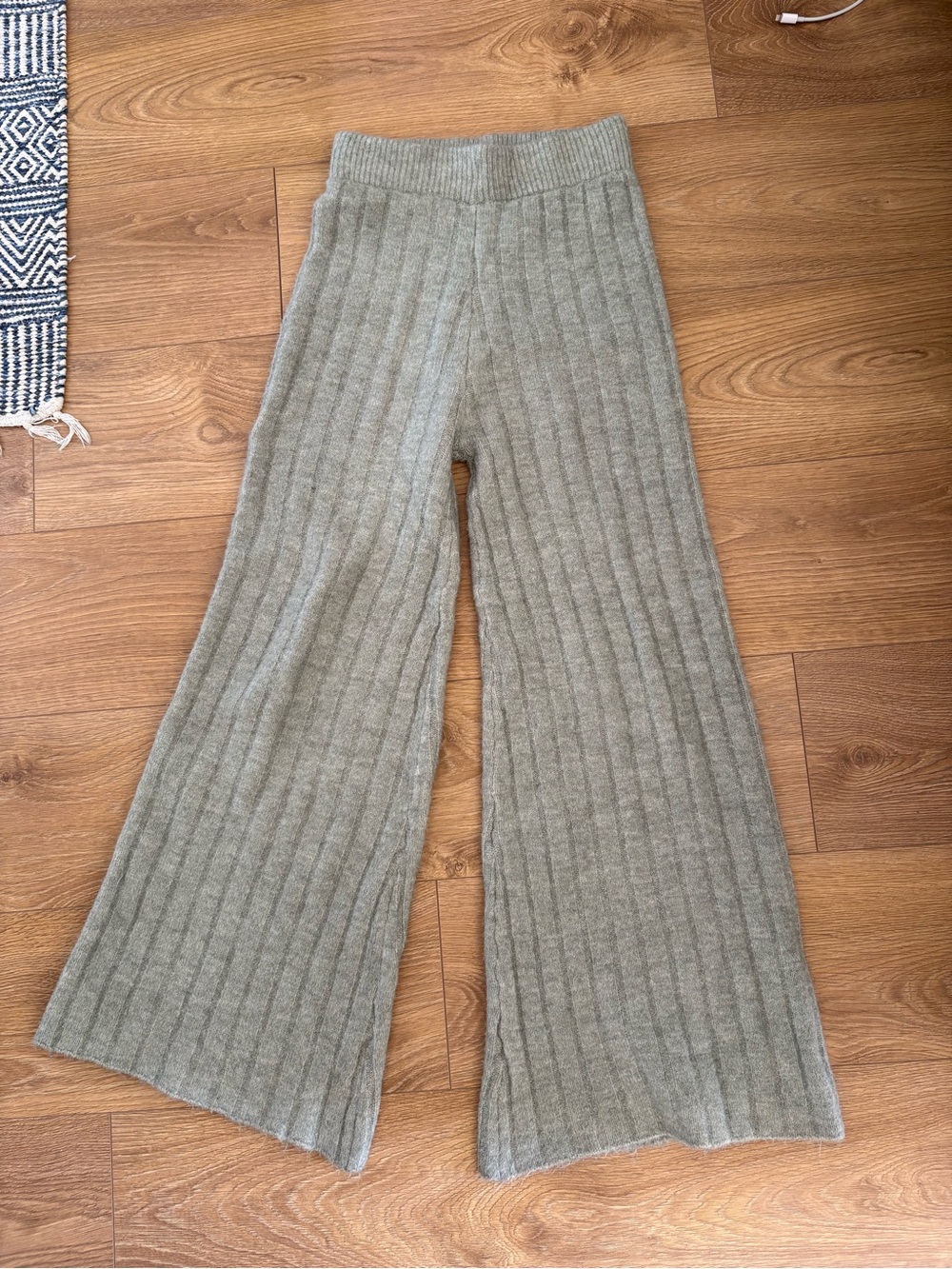 Cozy Ribbed Wide-Leg Knit Pants — Light Gray
